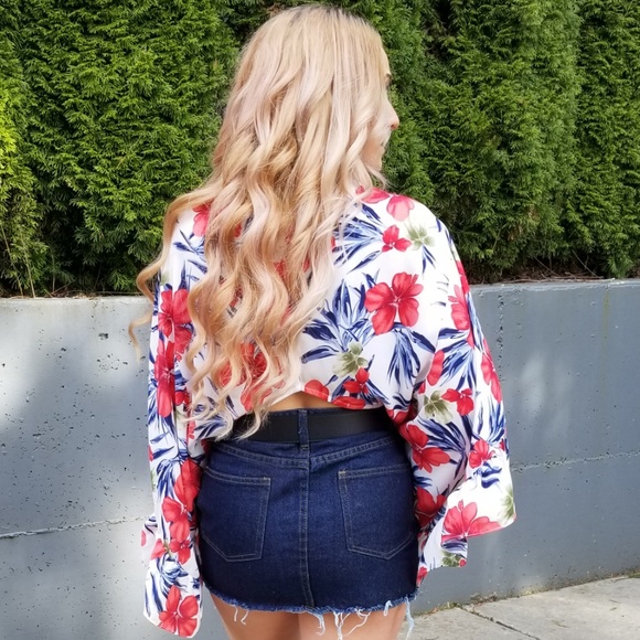 FLORAL TIE TOP - Picture 2 of 3